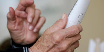 Die Polizei konnte in Hinwil ZH zwei Geldkuriere verhaften, die in einen Telefonbetrug verwickelt waren. (Symbolbild)