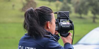 Eine Raserin fuhr in Eschenbach innerorts mit 91 statt der erlaubten 50 Kilometer pro Stunde. (Symbolbild)