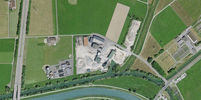 Orthofoto des Werks Grynau in Uznach, wo die JMS Johann Müller Schmerikon AG Baustoffe produziert und wiederverwertet.
