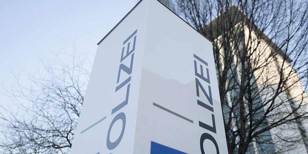 Die Kantonspolizei Luzern ist bei einer Kontrolle auf einem Pausenplatz auf einen Drogendealer gestossen. (Symbolbild)