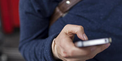 Die Luzerner Polizei treibt nicht via Kurznachricht Bussen ein. (Symbolbild)