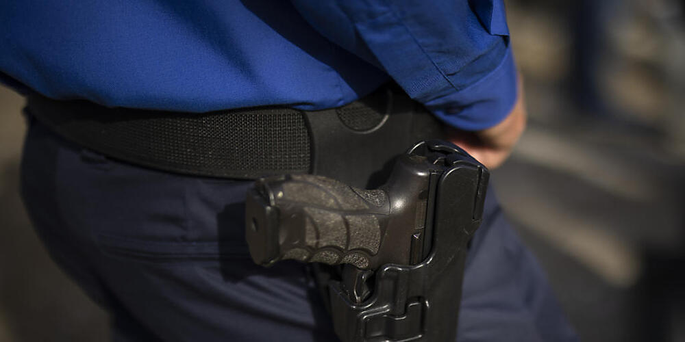 «Nur zu deiner Info»: Ein Polizist hatte Gemeindeangestellte per E-Mail mit Informationen aus Polizeieinsätzen versorgt. Dafür steht er heute vor Obergericht. (Symbolbild)