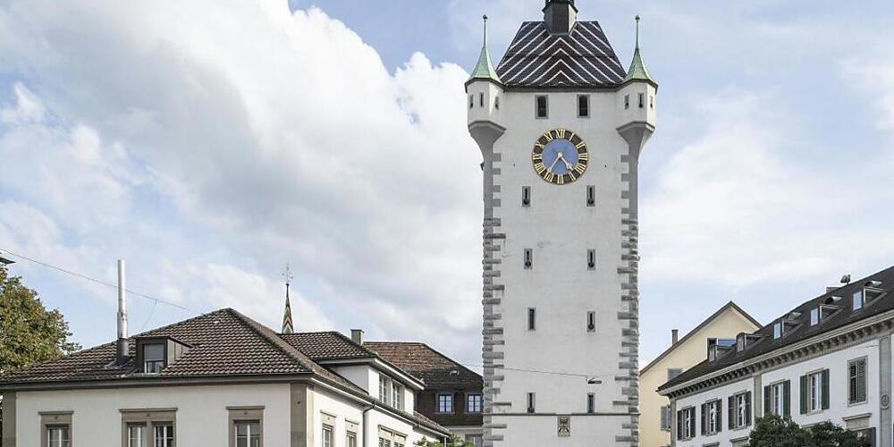 Die Stadt Baden AG (Bild) verlangt von einer Rentnerin 34'000 Franken aus deren Pensionskassen-Guthaben zurück. Die Frau bezog früher Sozialhilfe. Eigentlich ist diese Praxis im Aargau seit 2023 nicht mehr erlaubt - aber Baden verfügte die Rü...