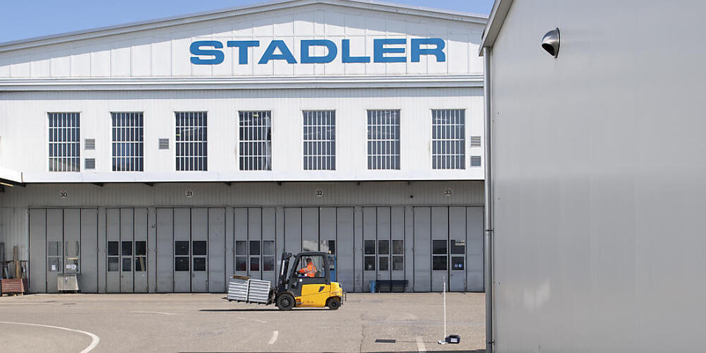 Stadler hat Kurzarbeit für 119 Mitarbeitende im Werk Altenrhein SG beantragt. Der Grund sind Lieferverzögerungen bei Aluminium-Profilen  (Archivbild).