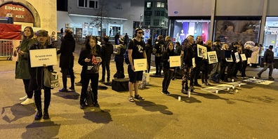 Gestern wurde die Mahnwache gehalten. 