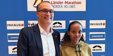 Johannes Hämmerle (Vorstand Sparkasse Bregenz) und Favoritin Helen Bekele