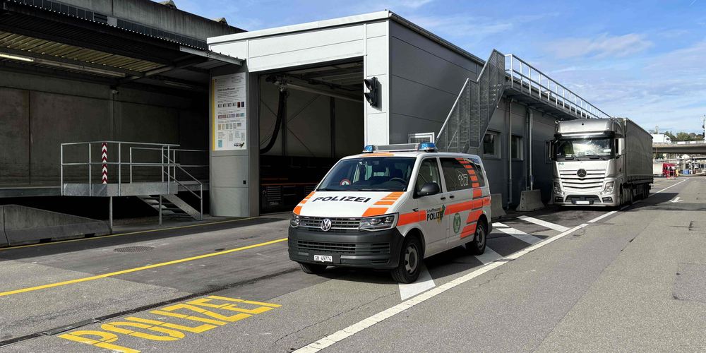 Die Schaffhauser Polizei lädt ein, das erneuerte Schwerverkehrskontrollzentrum zu besichtigen.
