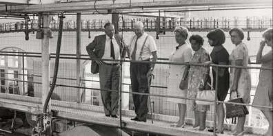 Fabrikbesuch in der Hero Frauenfeld in den 1960er-Jahren. Die Arbeit in der Fabrik hat das Leben von Generationen im Thurgau geprägt. 