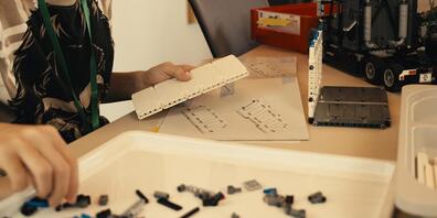 In der Bau-Nacht können Lego-Freunde ihrer Kreativität freien Lauf lassen.