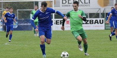 Der FC Rüthi mit Robin Sonderegger (links) geniesst in der ersten Runde ein Freilos, während Rebstein in die Surselva reisen muss und dort auf CD Trun/Rabius trifft. 