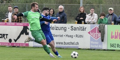 Fisnik Berisha (rechts) und seine Kollegen grüssen aktuell von der Tabellenspitze. (Archivbild)