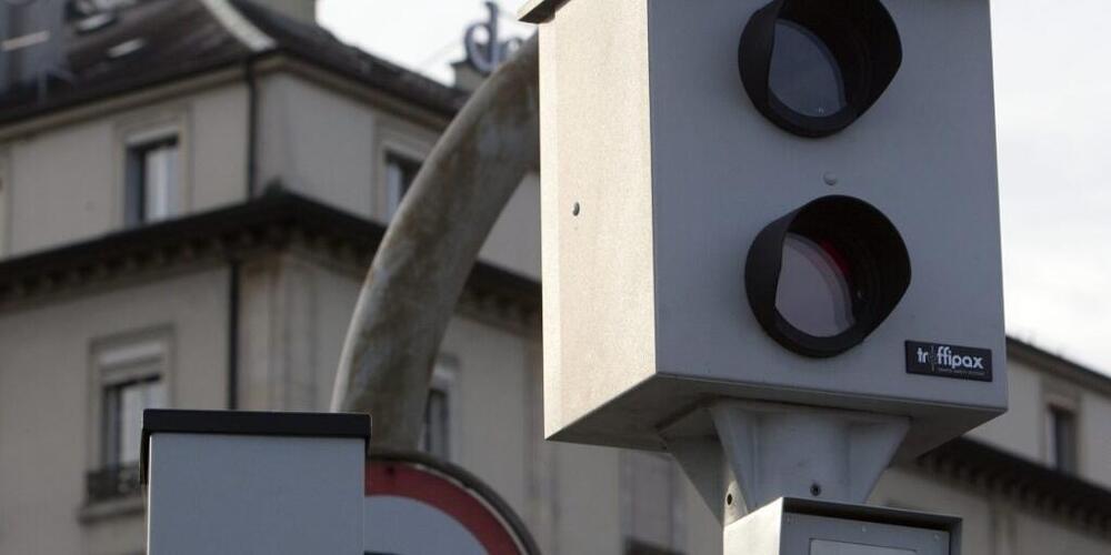 Die Bussen aus Geschwindigkeitsüberschreitungen fliessen bisher in den St.Galler Staatshaushalt. Die SVP will dies ändern. (Archivbild)