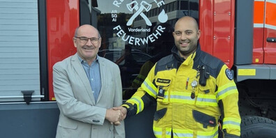 Der designierte Kommandant der Regionalen Feuerwehr Vorderland, Daniel Stämpfli (rechts), mit dem Wolfhaldner Gemeindepräsidenten Gino Pauletti (links)