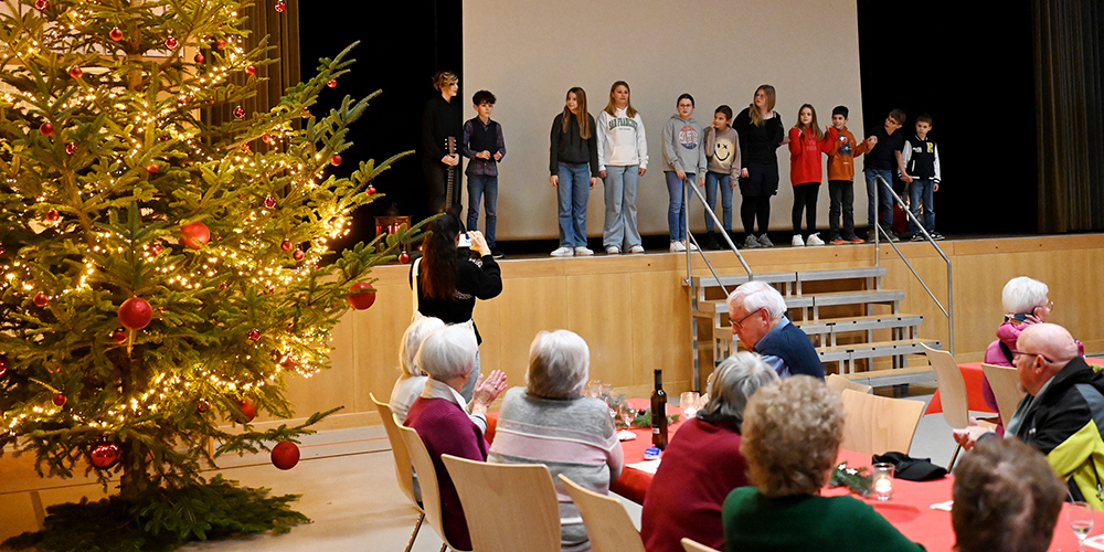 Die Jugend hatte ihren grossen Auftritt an den Senioren-Adventsfeiern in Wangen und Galgenen.