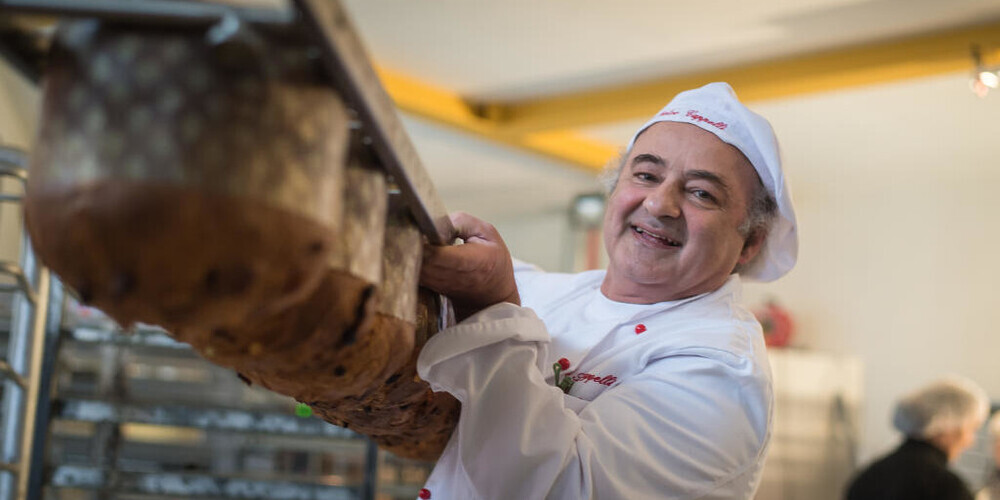 Pietro Capelli verbindet das beliebte Weihnachtsgebäck mit einem Basler Klassiker.