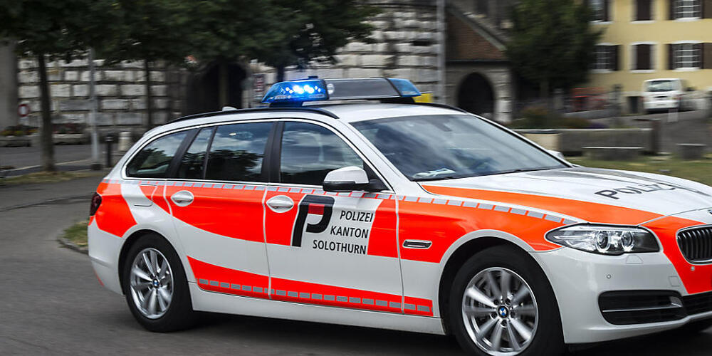 Die Kantonspolizei Solothurn nahm in der Nacht auf Mittwoch in Zuchwil SO einen mutmasslichen Einbrecher fest. (Symbolbild)