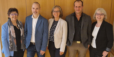 Gemeinderat Benken (von Links nach Rechts): Ursula Kalbermatten; Daniel Steiner, Heidi Romer, Daniel Hofstetter, Carmen Hegetschweiler.