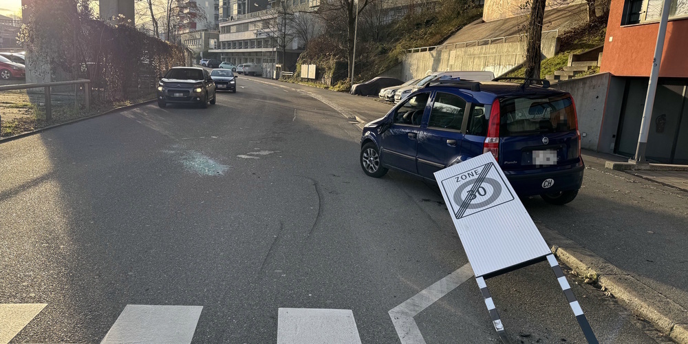 Der Autofahrer wurde von der tiefstehenden Sonne geblendet.