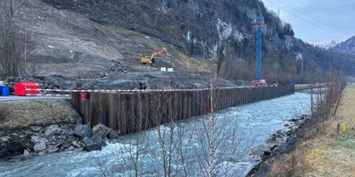 Mit Hilfe der gesetzten Spundwände können ab Anfang Januar der Rest der Blockade entfernt und das rechte Ufer wiederhergestellt werden.