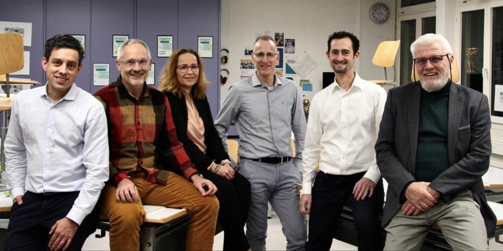 Von links nach rechts: Adrian Sartory (Vizepräsident Schulpflege), Roland Wehrli (Leiter Bildung), Michèle Ulrich (Mitglied Schulpflege), Olivier Korda (Mitglied Schulpflege), Kevin Arman (Mitglied Schulpflege) und Uwe Betz-Moser (Präsident Schulpflege).