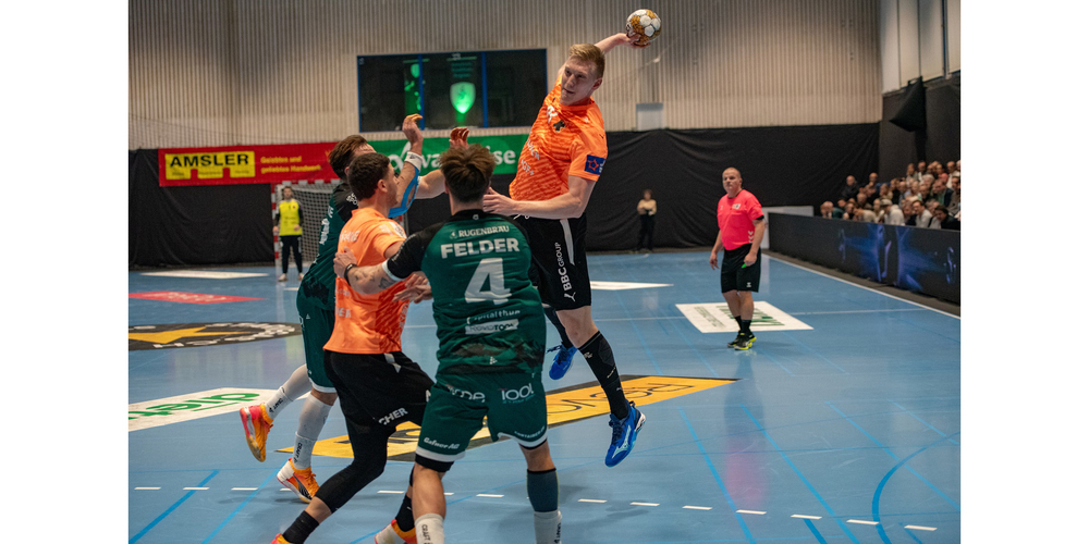 Früh im Spiel war der komplette Innenblock der Orangen mit jeweils zwei Zeitstrafen vorbelastet. Zoran Markovic, Ariel Pietrasik (Bild) und Kassem Awad waren somit zur Vorsicht angehalten.