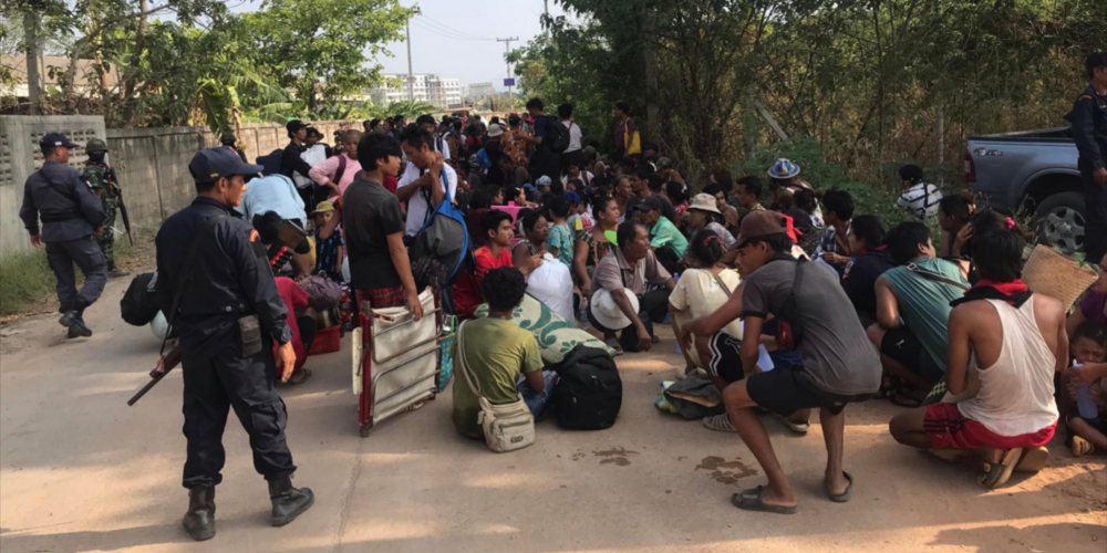 Zivilisten aus Myanmar flüchten wegen des Bürgerkriegs ins Nachbarland Thailand.