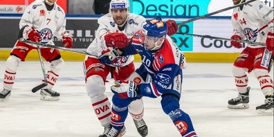 Vorweihnachtlicher Stossverkehr: Igor Jelovac (l.) im Kampf gegen den Zürcher Sven Andrighetto.