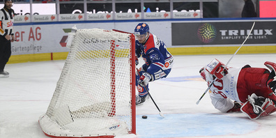 Yannick Zehnder (ZSC) bezwingt Torhueter Melvin Nyffeler (SCRJ)und trifft zum 3:1.