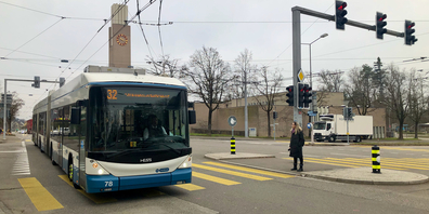 Zum Aufladen und Parken nach Oetwil: die VBZ-Busse kriegen ein neues Dach über dem Kopf.