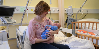 Der kleine Carlo erblickte im Spital Lachen in der Heiligen Nacht das Licht der Welt. 