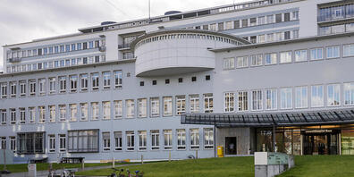 Ein 13-jähriger Junge nach einem Verkehrsunfall im deutschen Grafenhausen per Helikopter ins Unispital Basel gebracht, wo er seinen Verletzungen erlag. (Archivbild)