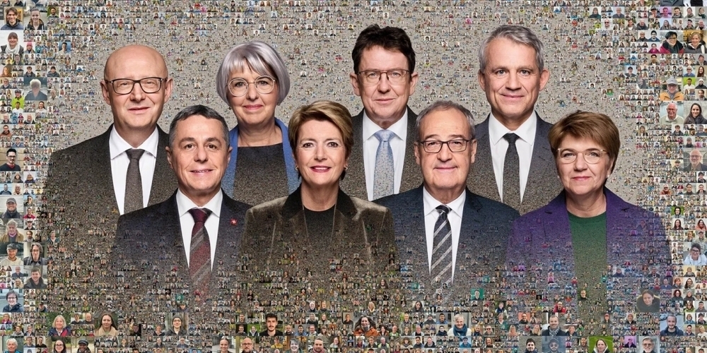 Der Bundesrat, Bundeskanzler Viktor Rossi (l.) und das Volk. Das Bild soll die Demokratie symbolisieren.