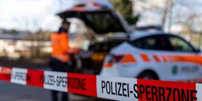 Die Polizei sichert den Tatort. (Symbolbild)