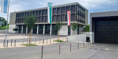 Das neue Gommiswalder Gemeindehaus mit Tiefgarage, Feuerwehrdepot und Entsorgungspark ist laut Gemeinderat gelungen – trotz Mehrkosten.