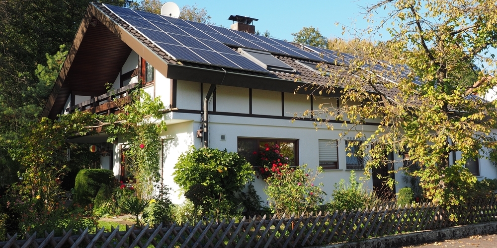 Mit der neuen Bewilligungspraxis wollen der Kanton St.Gallen und die Gemeinden mehr Solaranlagen ermöglichen – auch in Eschenbach. (Symbolbild)
