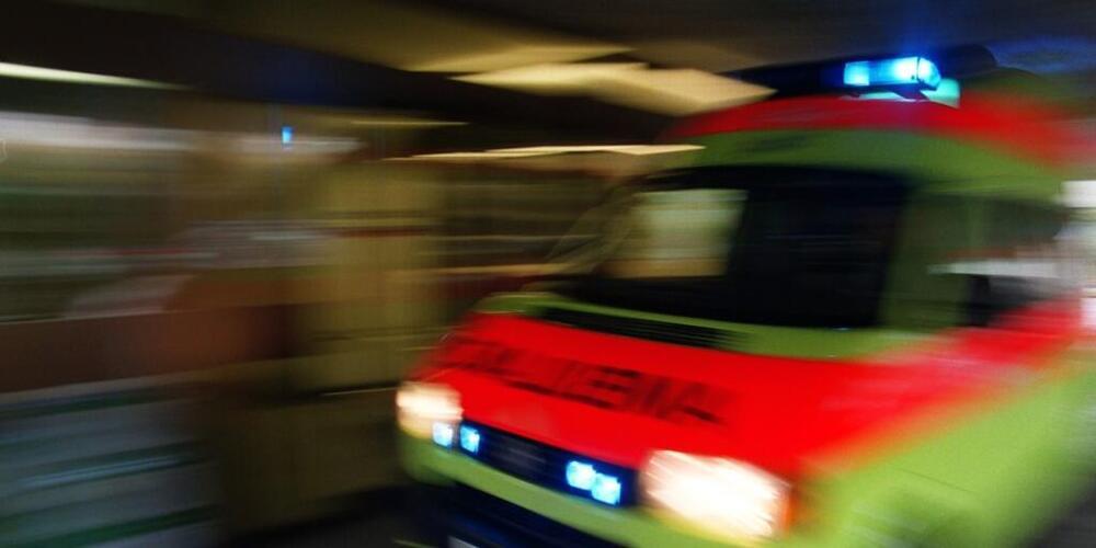 Der schwerverletzte Mann wurde aus der Murg geborgen und in ein Spital transportiert. (Symbolbild)