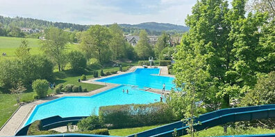 Die Badi wie auch der Gastrobereich wurden 2024 umfassend saniert und modernisiert. (Archivbild)