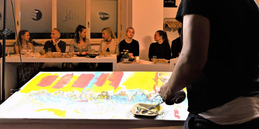 Daniel Eisenhut lädt dazu ein, Kunst in einer lebendigen und interaktiven Form zu erleben.
