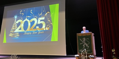 Gemeindepräsident Carlo Wiedmer fasst die Ereignisse des vergangenen Jahres zusammen. 