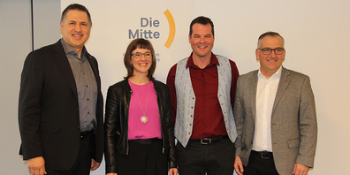 Am Dreikönigstag in Tuggen: (v. l.) Regierungsrat Sandro Patierno, Carmelia Maissen, Regierungsrätin des Kantons Graubünden, Christian Bruhin (Ortsparteipräsident Die Mitte) und Landammann Michael Stähli.