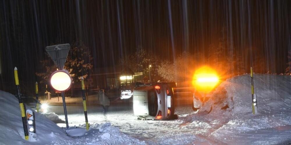 Ein Italiener verunfallte in Pian San Giacomo GR mit Sommerpneus auf verschneiter Strasse.