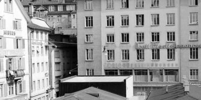 Die Stadt Zürich saniert das seit 1959 bestehende Theater am Hechtplatz für rund 13 Millionen Franken. Für die Ladenlokale im Gebäude wird es weniger Platz geben. (Archivbild)