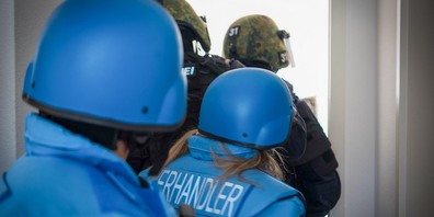 Mit seiner Masterarbeit im MAS Psychosoziale Beratung will er der Polizei eine neue Kommunikationstechnik für Verhandlungssituationen zur Verfügung stellen. Dafür hat er sich intensiv mit dem Geschichtenerzählen auseinandergesetzt.