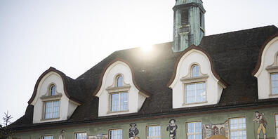 Die Ausserrhoder Regierung hat Rückmeldungen aus der ersten Lesung im Kantonsrat sowie aus der Bevölkerung zur Totalrevision der Kantonsverfassung in die Vorlage eingearbeitet. Im Bild zu sehen ist das Regierungsgebäude in Herisau. (Archivbild)