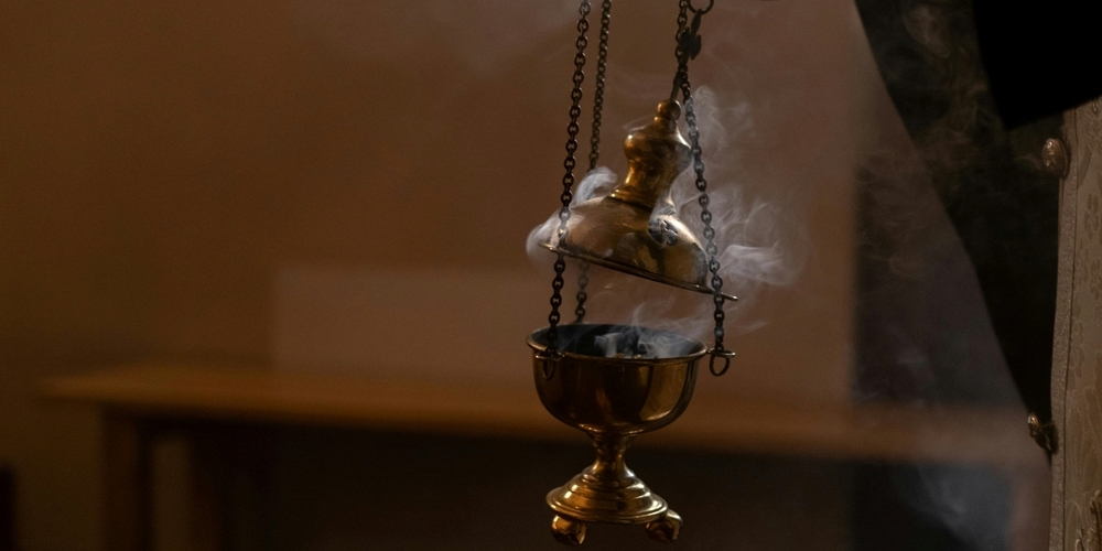 Weihrauch im Nebenraum der Schmerkner Kirche sorgte am Wochenende für einen kurzen Feuerwehreinsatz. (Symbolbild)