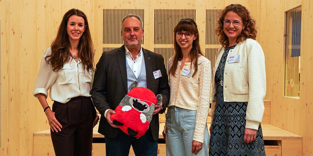 Ein weiterer Schritt zur besseren Vereinbarung von Familie und Beruf: Michèle Frey-Hilti, Präsidentin des Stiftungsrats der Hilti Family Foundation Liechtenstein, Rolf Pfeiffer, Stadtpräsident von Buchs, Doreen Kranz, Family Project Management & Integration, Hilti Aktiengesellschaft, und Edith Kohler, Präsidentin der Kinderwelt Buchs (von links) weihen die neue Kindertagesstätte in Buchs ein. 