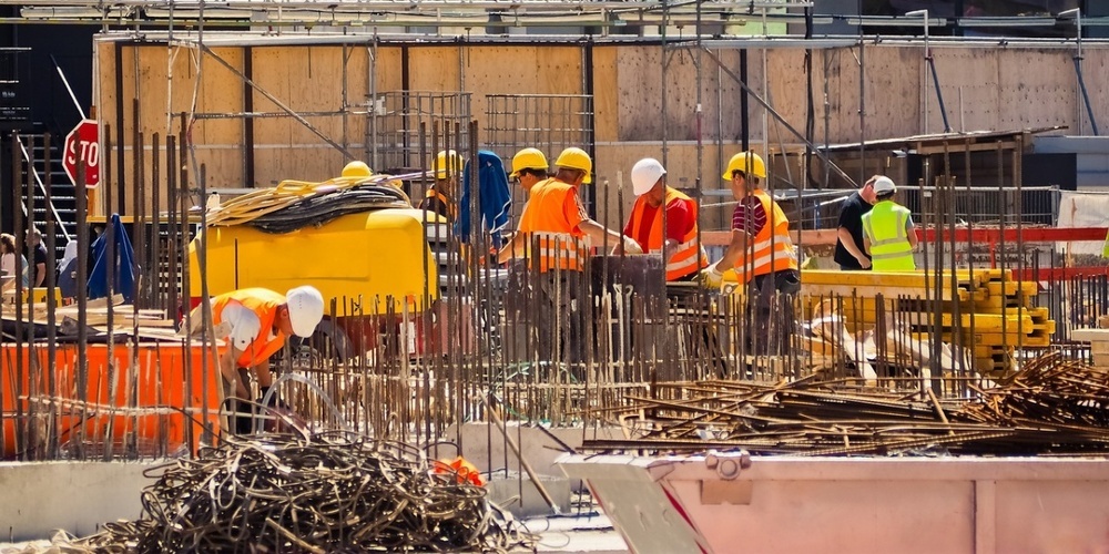 Vor allem im Baugewerbe hat die Zahl der Arbeitslosen saisonbedingt zugenommen. (Symbolbild)