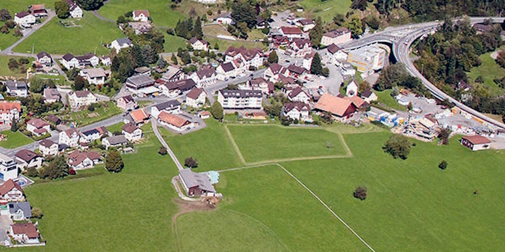 Für den Dorfkern von Neuhaus im Raum Kapellweg-Jakobstrasse-Rickenstrasse wird eine übergeordnete Arealentwicklungsplanung erarbeitet.