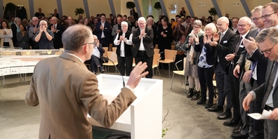 Administrationspräsident Armin Bossart begeisterte mit seiner amüsanten und geistreichen Rede die Mitarbeiter des Konfessionsteils bis zum Bischof.
