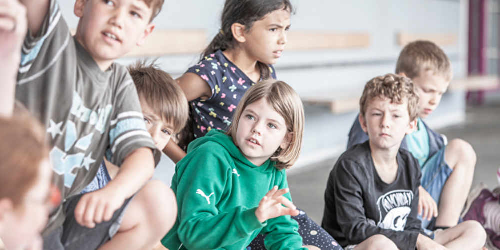 Unruhe im Klassenzimmer. Schulsupporterinnen sollen dies künftig verhindern. (Symbolbild)